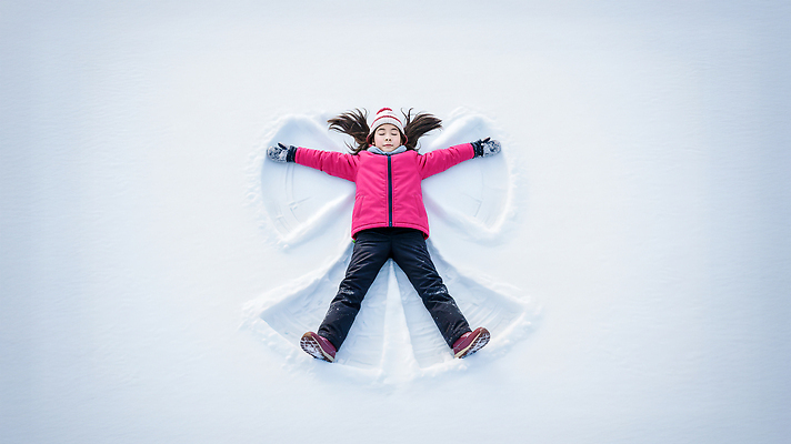 JPG 편집이미지 어린이 겨울 가족 모션 자연 눈사람 놀이 천사 친구 설원 외투 눈 아기 즐거움 호기심 의료성형뷰티 편집실사 자연요소 계절 감정 컨셉 상의 관계 날씨 눈_날씨 사람 CG 생태계 파일형식