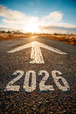 JPG 편집이미지 도로 길 여행 자연 하늘 풍경 타이포그라피 야외 햇빛 일출 촬영 일몰 탐험 시골 방향 2026년 이미지편집 병오년 문자 교통시설 태양 노을 연도 생태계 파일형식