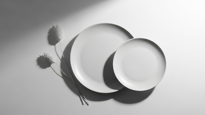 식물 식기 컬러 가구 라이프 CG 파일형식 AI콘텐츠 접시 꽃 탁자 흰색 크기 조명 음식 디자인 일상 심플 스타일 오브젝트 장식 편집실사 JPG 편집이미지 AI포토