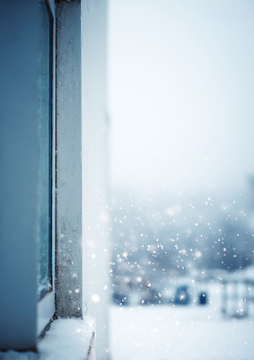 JPG 편집이미지 겨울 창문 하늘 바람 날씨 풍경 야외 흰색 눈송이 차가움 편집실사 AI포토 AI콘텐츠 자연요소 계절 컬러 눈_날씨 CG 파일형식