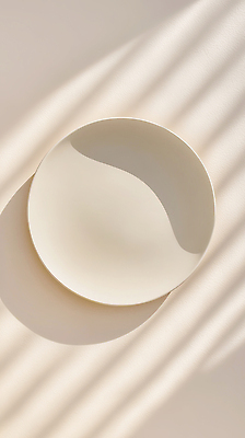 JPG 편집이미지 식기 접시 디자인 백그라운드 식탁 탁자 조명 그림자 일상 인테리어 공간 흰색 원형 배열 오브젝트 편집실사 클라우드댄서 도형 컬러 가구 라이프 CG 파일형식 트렌드컬러 2026트렌드