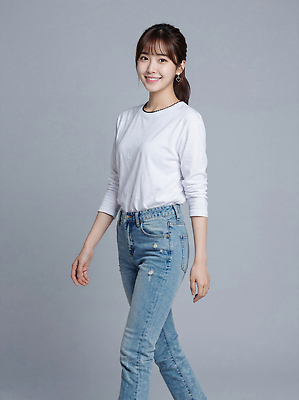 JPG 모델 편집이미지 옷 여자 남자 포즈 모션 스튜디오 미소 캐주얼 걷기 촬영 청바지 의료성형뷰티 스타일 편집실사 AI인물포토 AI콘텐츠 바지 표정 사람 CG 파일형식 AI포토
