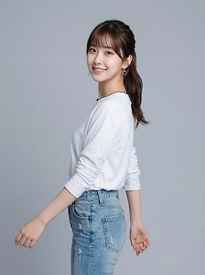 JPG 편집이미지 헤어스타일 옷 여자 행복 감정 포즈 회색배경 표정 미소 사람 캐주얼 촬영 의료성형뷰티 편집실사 AI인물포토 AI콘텐츠 백그라운드 회색 CG 파일형식 AI포토