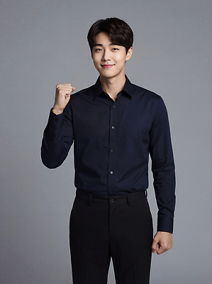 JPG 편집이미지 응시 옷 남자 감정 얼굴 포즈 모션 실내 사람 카메라 힘 주먹 자신감 의료성형뷰티 편집실사 AI인물포토 AI콘텐츠 시선 내부 신체부위 전자제품 CG 파일형식 AI포토