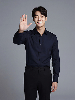 JPG 편집이미지 손 남자 셔츠 모션 표정 사람 앞모습 파란색 인사 위치 소통 의료성형뷰티 편집실사 AI인물포토 AI콘텐츠 뷰포인트 컬러 컨셉 상의 신체부위 예절 CG 파일형식 AI포토