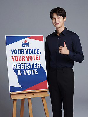 JPG 편집이미지 남자 포스터 캠페인 백그라운드 모션 안내 표정 엄지손가락 메시지 투표 선거 정치 지원 참여 의료성형뷰티 등록 편집실사 AI인물포토 AI콘텐츠 손가락 사람 민주주의 CG 파일형식 AI포토