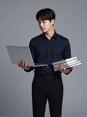 JPG 편집이미지 손 남자 비즈니스 직장 기술 실내 책 노트북 학습 사무실 작업 집중 모던 의료성형뷰티 편집실사 AI인물포토 AI콘텐츠 교육 컨셉 회사 사람 내부 신체부위 전자제품 CG 파일형식 AI포토