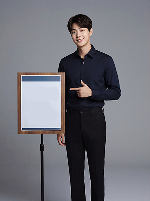 JPG 모델 편집이미지 남자 포즈 백그라운드 비즈니스 촬영 스탠드 가리킴 판넬 알림 의료성형뷰티 편집실사 AI인물포토 AI콘텐츠 조명 사람 손짓 CG 파일형식 AI포토