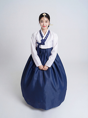 JPG 편집이미지 전통 여자 패션 명절 문화 새해 한국 실내 캐주얼 촬영 흰색 전통의상 한복 의료성형뷰티 편집실사 한국전통 옷 기념일 아시아 컬러 사람 내부 CG 파일형식