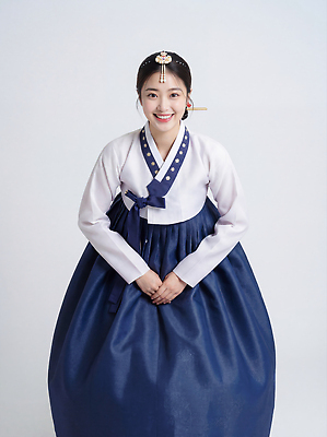 JPG 편집이미지 전통 옷 여자 명절 문화 상징 백그라운드 새해 한국 미소 이벤트 무대 인사 한복 의료성형뷰티 편집실사 한국전통 기념일 아시아 표정 사람 예절 전통의상 CG 파일형식