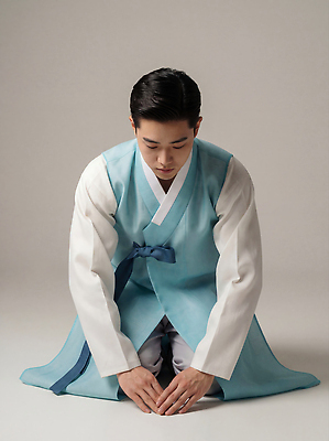 JPG 편집이미지 전통 옷 명절 남자 문화 새해 한국 고개숙이기 파란색 흰색 예절 절 한복 무릎 의료성형뷰티 편집실사 한국전통 기념일 아시아 컬러 숙이기 사람 신체부위 인사 전통의상 CG 파일형식