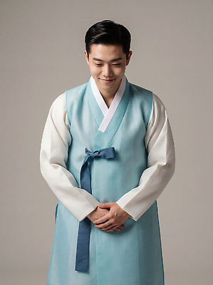 한국전통 전통 기념일 아시아 컬러 컨셉 숙이기 사람 전통의상 CG 파일형식 한복 남자 한국 예절 고개숙이기 파란색 문화 옷 정중 스타일 편집실사 편집이미지 JPG 의료성형뷰티 명절 새해