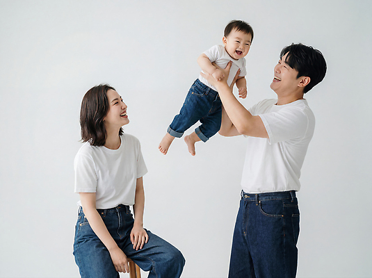 JPG 편집이미지 행복 어린이 가족 모션 놀이 엄마 사랑 미소 웃음 부모 촬영 아빠 순간 의료성형뷰티 편집실사 감정 관계 표정 사람 CG 파일형식