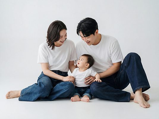 JPG 편집이미지 행복 가족 관계 모션 함께함 표정 사랑 웃음 부모 아기 시간 주말 소통 의료성형뷰티 유대감 편집실사 감정 컨셉 사람 CG 파일형식