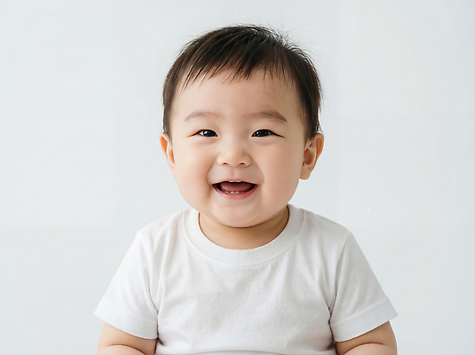 JPG 편집이미지 행복 얼굴 어린이 백그라운드 티셔츠 가족 실내 표정 사랑 미소 웃음 흰색 아기 즐거움 의료성형뷰티 편집실사 감정 컬러 셔츠 관계 사람 내부 신체부위 CG 파일형식