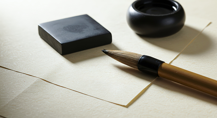 JPG 편집이미지 손글씨 종이 문화 예술 서예 한국 도구 기록 붓 쓰는 먹 한지 준비 지우개 편집실사 AI포토 AI콘텐츠 한국전통 아시아 학용품 CG 파일형식