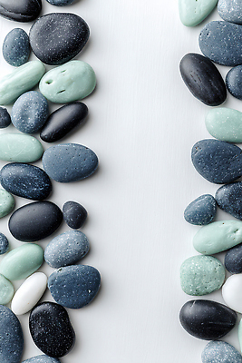 JPG 모양 편집이미지 디자인 컬러 자연 바닥 프레임 장식 조약돌 돌 흰색 크기 질감 심플 소재 일렬 물질 편집실사 AI포토 AI콘텐츠 돌_바위 CG 생태계 파일형식