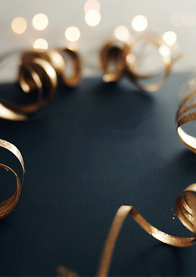 JPG 편집이미지 리본 백그라운드 포장 탁자 조명 이벤트 장식 파티 금색 남색 오브젝트 준비 이미지편집 AI컴퓨터그래픽 AI콘텐츠 컬러 가구 파일형식