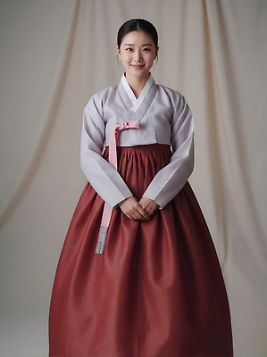 JPG 편집이미지 옷 여자 기념일 문화 한국 미소 앞모습 평화 전통의상 한복 장면 단정 의료성형뷰티 편집실사 AI인물포토 AI콘텐츠 한국전통 전통 아시아 뷰포인트 컨셉 표정 사람 이벤트 CG 파일형식 AI포토