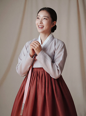 JPG 편집이미지 전통 옷 여자 행복 문화 백그라운드 한국 미소 웃음 촬영 기쁨 전통의상 한복 의료성형뷰티 편집실사 AI인물포토 AI콘텐츠 한국전통 감정 아시아 표정 사람 CG 파일형식 AI포토