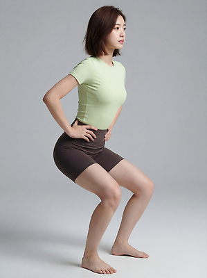 JPG 편집이미지 포즈 신체 운동선수 실내 건강 여름 운동복 운동 헬스 스트레칭 몸무게 연습 의료성형뷰티 스쿼트 홈트레이닝 편집실사 AI인물포토 AI콘텐츠 옷 계절 스포츠 내부 CG 파일형식 운동자세 AI포토