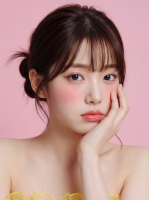 JPG 편집이미지 헤어스타일 손 여자 감정 얼굴 분홍색 백그라운드 스튜디오 표정 화장 뷰티 머리 촬영 피부 의료성형뷰티 편집실사 AI인물포토 AI콘텐츠 컬러 사람 신체부위 CG 파일형식 AI포토