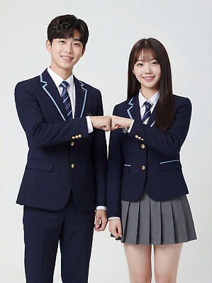 JPG 편집이미지 학생 교복 캠페인 손가락 학교 회의 미소 이벤트 두명 친구 청춘 쌍 즐거움 소통 의료성형뷰티 편집실사 AI인물포토 AI콘텐츠 손 옷 교육 감정 컨셉 비즈니스 관계 표정 사람 CG 파일형식 AI포토
