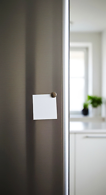 JPG 편집이미지 종이 벽 가정 설계 요리 일상 문 주방 식사 공간 메모지 싱크대 정리 냉장고 자석 편집실사 AI컴퓨터그래픽 AI콘텐츠 컨셉 라이프 사무용품 가전제품 CG 개수대 파일형식