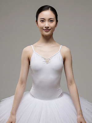 JPG 편집이미지 예술 포즈 유니폼 공연 장비 무대 춤 집중 발레 연습 발레리나 의료성형뷰티 편집실사 AI인물포토 AI콘텐츠 옷 컨셉 문화예술 이벤트 CG 파일형식 AI포토