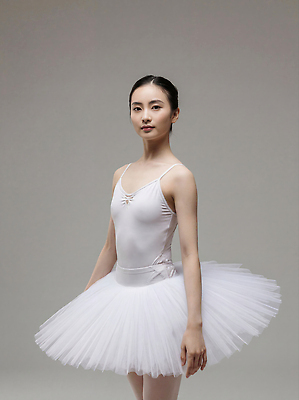 JPG 편집이미지 예술 포즈 신체 모션 수업 표정 공연 무대 흰색 춤 발레 연습 발레리나 의료성형뷰티 편집실사 AI인물포토 AI콘텐츠 교육 컬러 문화예술 이벤트 CG 파일형식 AI포토