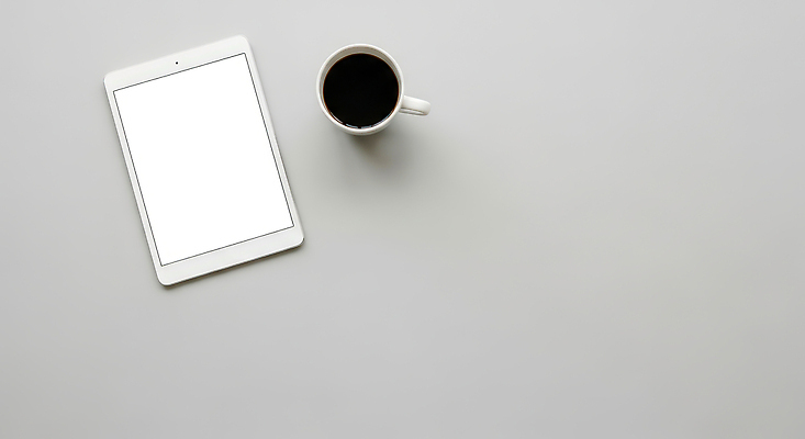 커피 음료 가구 비즈니스 잔 라이프 전자제품 핸드폰 스마트기기 CG 파일형식 태블릿 탁자 스크린 비어있는 일상 가정 사무실 기계 스마트폰 작업 온라인 커피잔 편집실사 편집이미지 JPG