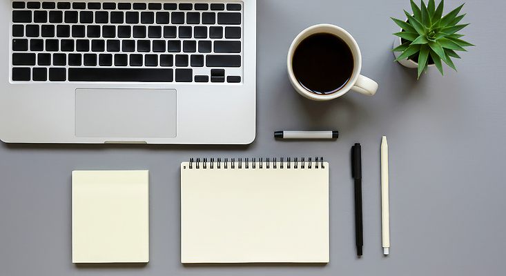 음료 음식 가구 비즈니스 전자제품 필기구 펜 사무용품 작업 CG 파일형식 사무실 책상 노트북 커피 메모지 형광펜 식물 정리 도구 디저트 업무 문서 편집실사 편집이미지 JPG