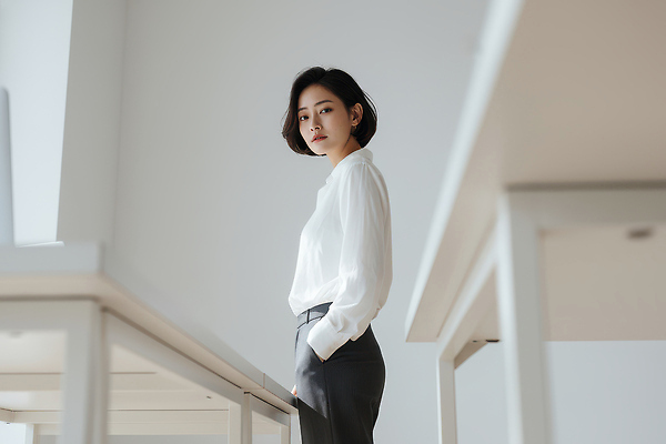 JPG 편집이미지 직업 여자 의자 직장 서기 사무실 환경 공간 작업 책상 의료성형뷰티 편집실사 AI인물포토 AI콘텐츠 가구 회사 비즈니스 모션 사람 CG 파일형식 AI포토