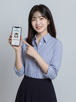 JPG 편집이미지 여자 포즈 기술 미소 일상 스마트폰 청춘 치마 디지털 스크린 소통 편집실사 AI인물포토 AI콘텐츠 컨셉 하의 표정 사람 라이프 핸드폰 스마트기기 CG 파일형식 AI포토