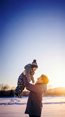 JPG 나무 편집이미지 아들 겨울 가족 놀이 하늘 산 함께함 웃음 들기 촬영 기쁨 아빠 저녁 편집포토 흰눈 AI인물포토 AI콘텐츠 식물 계절 감정 컨셉 관계 모션 눈_날씨 표정 야간 파일형식 AI포토