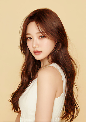 JPG 편집이미지 긴머리 응시 옷 여자 얼굴 포즈 백그라운드 사람 머리 카메라 표현 분위기 스타일 편집실사 AI인물포토 AI콘텐츠 헤어스타일 시선 컨셉 신체부위 전자제품 CG 파일형식 AI포토