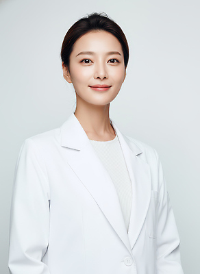 JPG 편집이미지 직업 여자 포즈 백그라운드 의학 직장 미소 카메라 의사 흰색 의사가운 자신감 전문직 의료성형뷰티 편집실사 AI인물포토 AI콘텐츠 감정 컬러 회사 표정 사람 전자제품 의료진 가운 CG 파일형식 AI포토