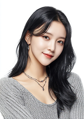 JPG 편집이미지 라이프스타일 긴머리 여자 패션 목걸이 장신구 미소 머리카락 카메라 분위기 검은머리 초상화 뷰티풀 의료성형뷰티 스타일 편집실사 AI인물포토 AI콘텐츠 헤어스타일 컨셉 표정 사람 생활 전자제품 머리 CG 그림 파일형식 AI포토