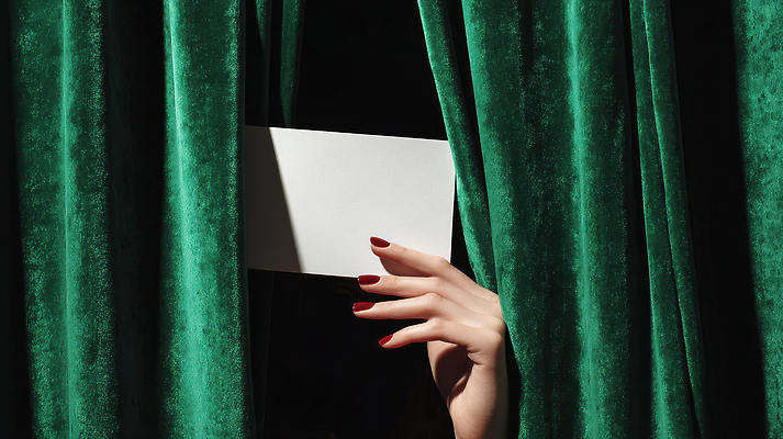 JPG 편집이미지 손 컬러 백그라운드 모션 사람 빨간색 초록색 공간 흰색 커튼 카드 메시지 손톱 비밀 그림 엽서 장면 드라마 카피스페이스 편집실사 AI인물포토 AI콘텐츠 컨셉 신체부위 공백 편지 CG 파일형식 AI포토