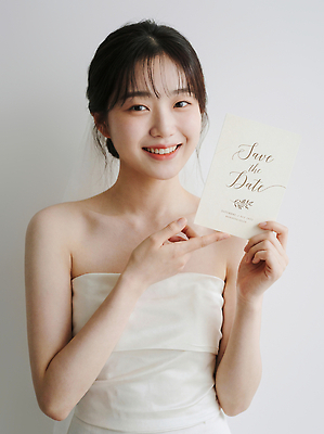 JPG 편집이미지 손 드레스 여자 신부 웨딩드레스 결혼 결혼식 미소 사람 이벤트 축하 날짜 준비 청첩장 초대장 의료성형뷰티 스타일 편집실사 AI인물포토 AI콘텐츠 옷 컨셉 카드_감사 표정 신체부위 CG 파일형식 AI포토