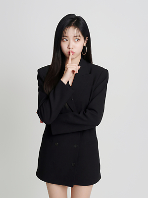 JPG 모델 편집이미지 옷 여자 포즈 백그라운드 스튜디오 손짓 머리카락 팔짱 검은색 조용 직사각형 시크 의료성형뷰티 스타일 편집실사 AI인물포토 AI콘텐츠 도형 컬러 모션 사람 머리 CG 파일형식 AI포토