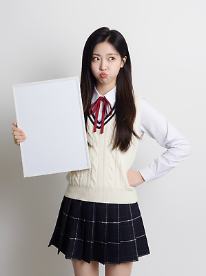 JPG 편집이미지 학생 여학생 교복 교실 학교 모션 표정 웃음 소녀 친구 청춘 사진촬영 흰배경 의료성형뷰티 편집실사 AI인물포토 AI콘텐츠 옷 여자 교육 어린이 백그라운드 컨셉 관계 촬영 흰색 CG 파일형식 AI포토