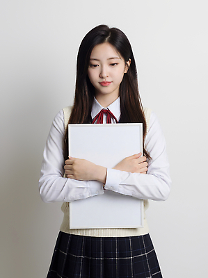 JPG 편집이미지 학생 여학생 교복 종이 백그라운드 교실 안기 유리 스튜디오 촬영 가슴 오브젝트 직선 의료성형뷰티 편집실사 AI인물포토 AI콘텐츠 옷 여자 교육 선 학교 모션 재질 신체부위 CG 파일형식 AI포토