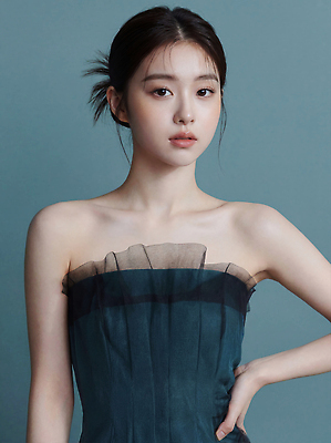 JPG 모델 편집이미지 옷 패션 포즈 백그라운드 미소 사람 파란색 카메라 촬영 뷰티풀 의료성형뷰티 스타일 편집실사 AI인물포토 AI콘텐츠 컬러 표정 전자제품 CG 파일형식 AI포토