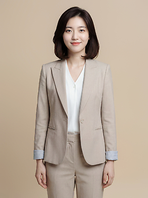 JPG 편집이미지 여자 패션 포즈 셔츠 비즈니스 회의 직장 정장 사무실 카메라 청바지 비즈니스우먼 베이지색 의료성형뷰티 스타일 전경 편집실사 AI인물포토 AI콘텐츠 옷 컬러 상의 회사 바지 사람 풍경 전자제품 직장인 CG 파일형식 탑뷰 AI포토