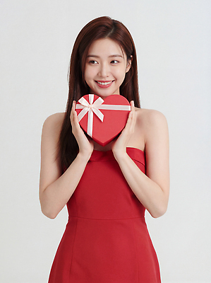 JPG 편집이미지 손 드레스 기념일 선물 사랑 웃음 사람 이벤트 빨간색 상자 하트 축하 의료성형뷰티 편집실사 AI인물포토 AI콘텐츠 모양 옷 감정 컬러 컨셉 표정 신체부위 CG 파일형식 AI포토