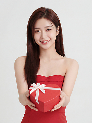 JPG 편집이미지 손 드레스 여자 기념일 행복 포장 선물 사랑 미소 이벤트 빨간색 상자 하트 축하 의료성형뷰티 편집실사 AI인물포토 AI콘텐츠 모양 옷 감정 컬러 컨셉 표정 사람 신체부위 CG 파일형식 AI포토