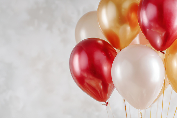 JPG 모양 편집이미지 백그라운드 이벤트 장식 빨간색 파티 축제 모임 금색 흰색 축하 생일 장면 풍선 이미지편집 AI컴퓨터그래픽 AI콘텐츠 기념일 컬러 컨셉 파일형식