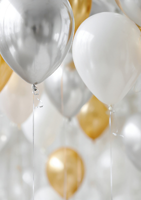 JPG 편집이미지 기념일 컬러 이벤트 장식 파티 방 모임 축하 생일 황금 실버 높이 즐거움 풍선 이미지편집 AI컴퓨터그래픽 AI콘텐츠 노년 감정 컨셉 파일형식