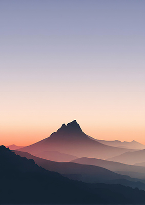 JPG 컬러 일러스트 자연 하늘 산 풍경 계곡 일몰 시간 변화 저녁 지평선 봉우리 윤곽 국내일러스트 AI일러스트 AI콘텐츠 컨셉 노을 야간 생태계 파일형식